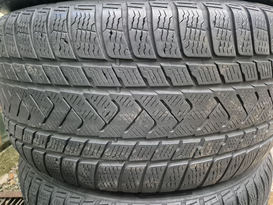 275 40 21/315 35 21 Anvelope de iarnă Pirelli Runflat