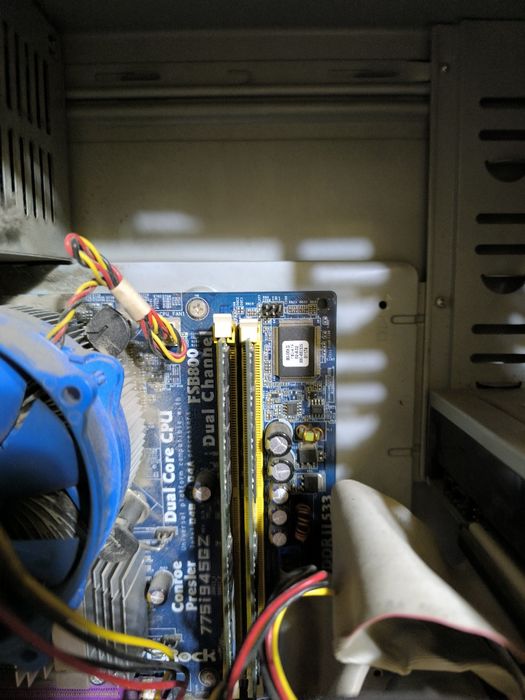 Компютър и монитор