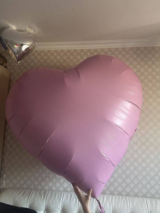 Огромный розовый шарик