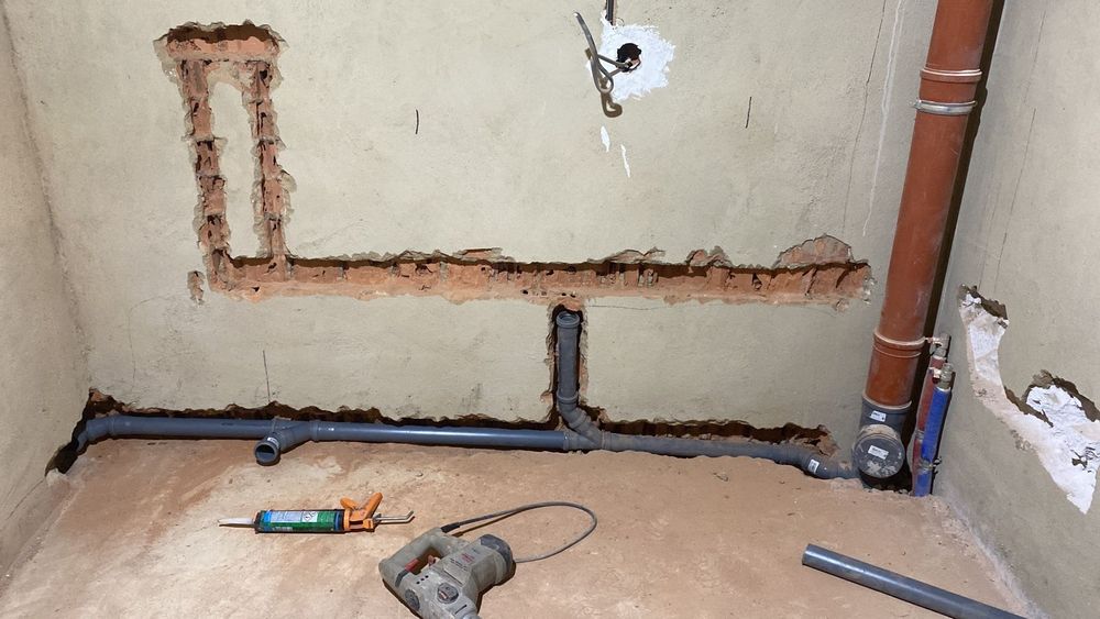 Сантехник.     .