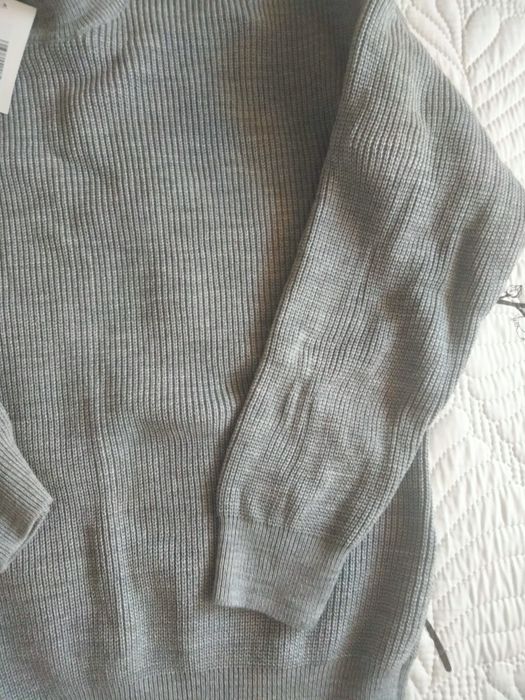 Продам новый серый свитер