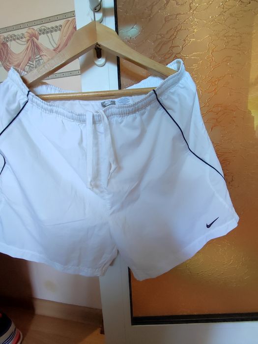 Къси панталони Nike номер ХL обличани веднъж