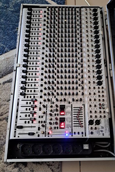 Vând mixer beringher