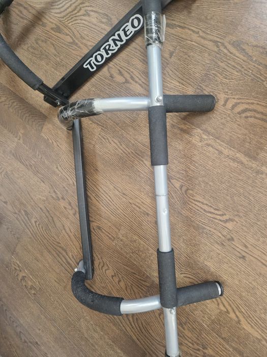 Спортивные снаряжение, турнике.