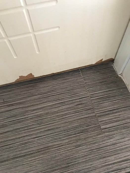 Продавам три броя врати с каси