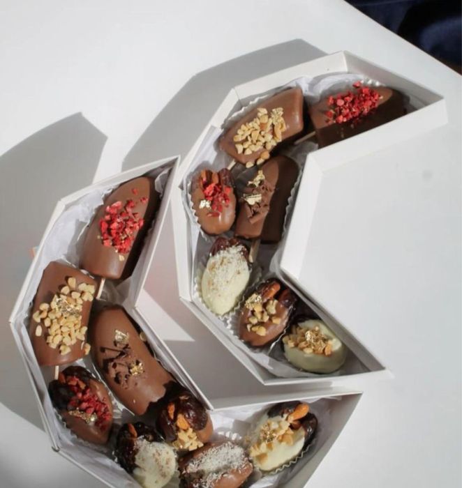 Клубника в шоколаде  | Финики в шоколаде