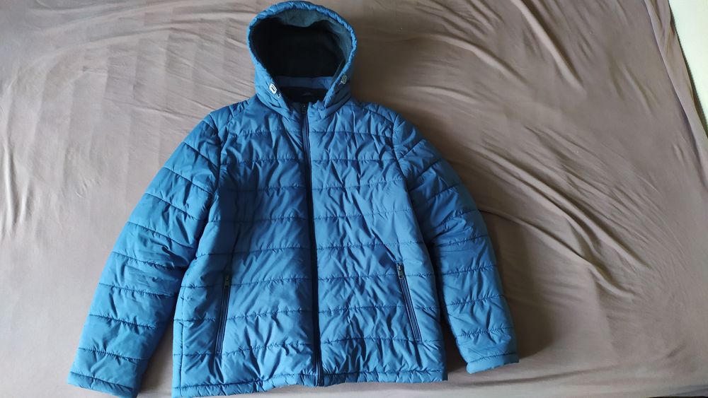 Продам демисезонную куртку.