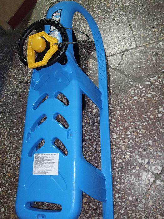 Sanie cu spătar detașabil, stare foarte buna