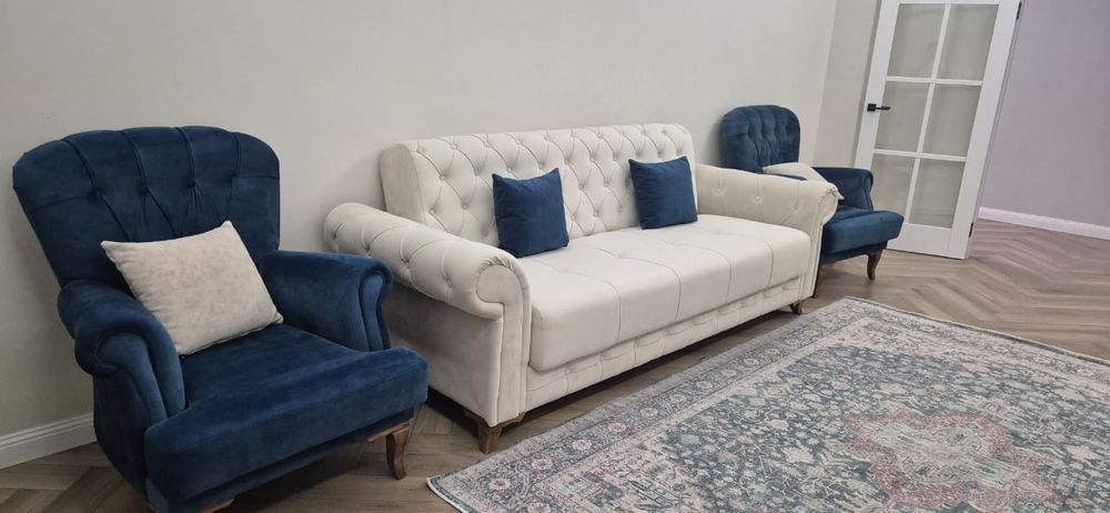 Продается диван с двумя креслами