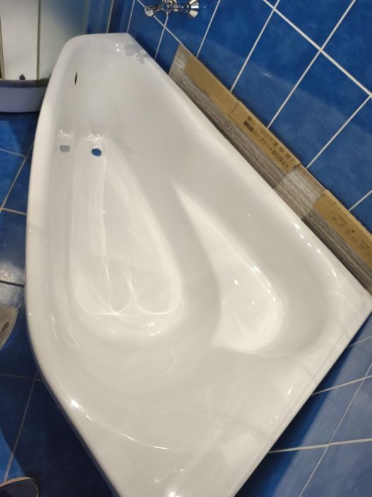 Cadă acril pe colț