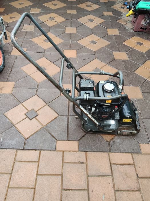 Talpa compactoare HUSQVARNA cu motor Honda
