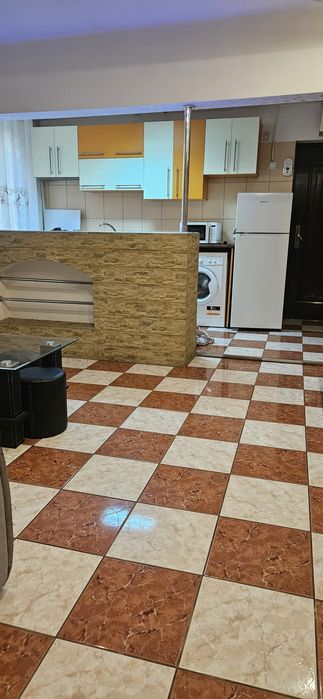 Închiriez apartament ultracentral English Park 2 camere