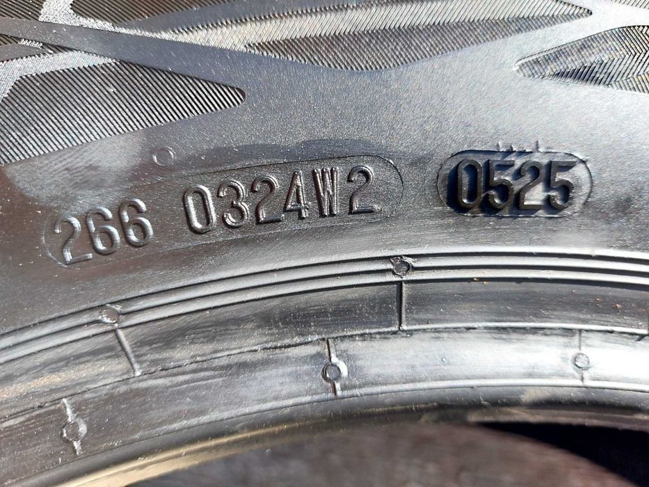 Vând 4 Anvelope Continental puțin folosite