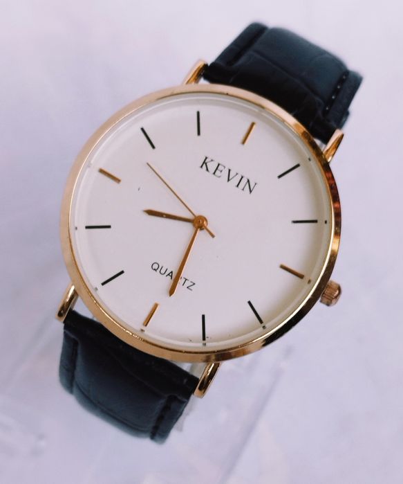 Ceas de mână Kevin cu quartz, din oțel inoxidabil, curea din piele.