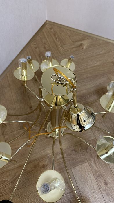 Люстра шестнадцатирожковая