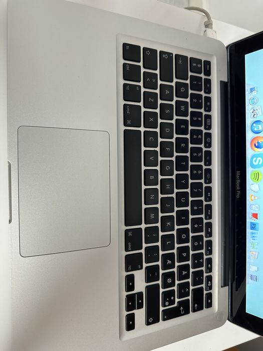 MacBook Pro 13” •2GB RAM •120GB •incarcator original