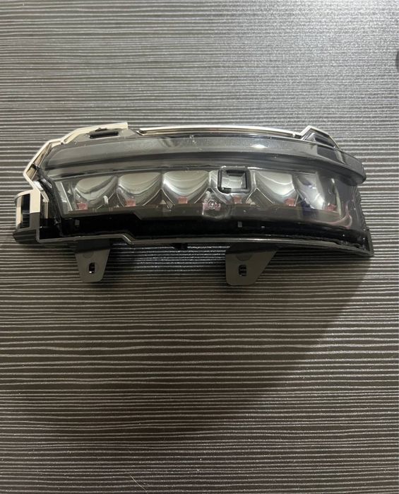 Повторитель поворотника правый Land Rover Discovery Sport