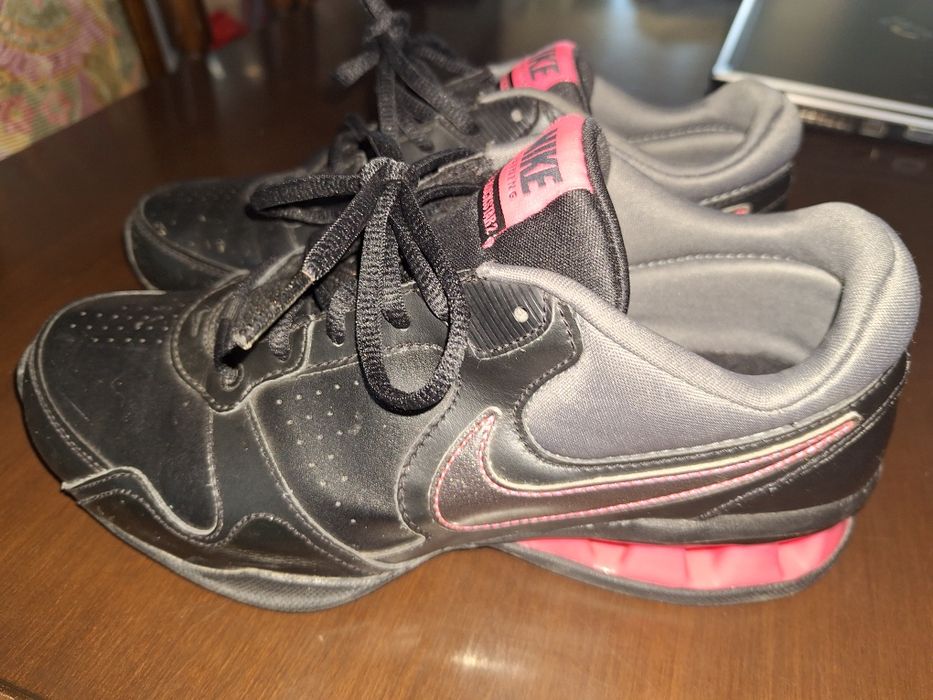 Дамски обувки боти ботуши маратонки