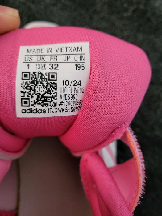Маратонки Adidas 32