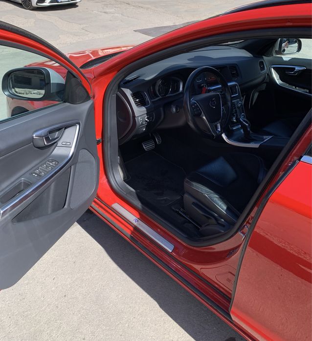 Volvo V60 2.0 190к.с. R-DESIGN Сервизна История Нов Внос
