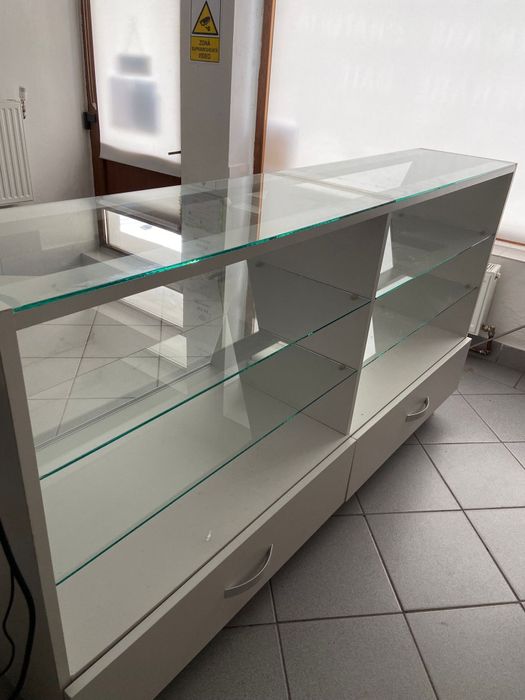 Vand Vitrina cu 3 rafruri