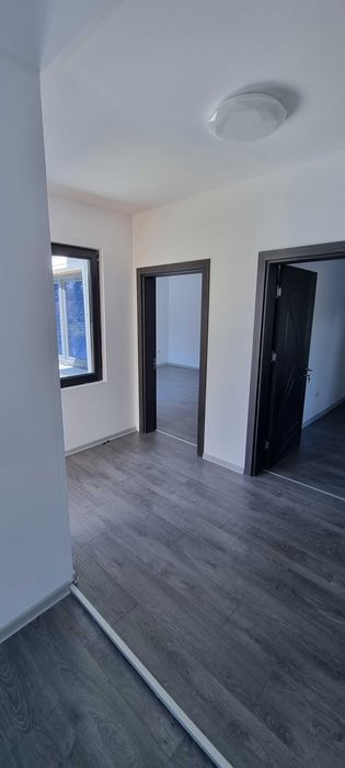 Реновирана къща в Западна промишлена зона! Готова за нанасяне!