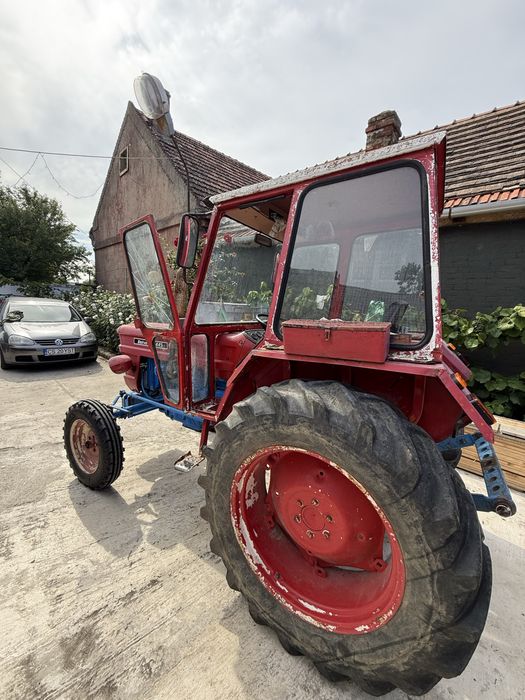 Tractor UTB 445