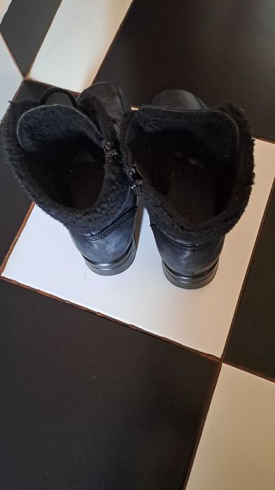 Продавам  ортопедични  дамски   боти  по  НЗОК .