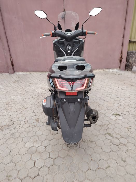 Продаю  N max мопед