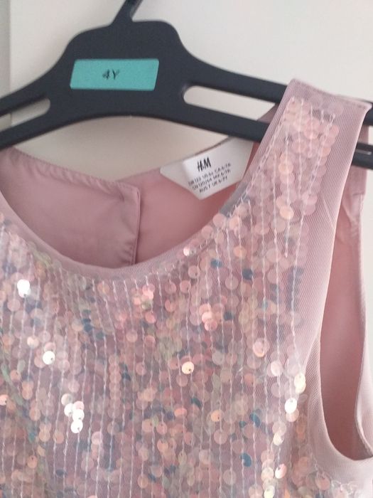 Rochiță HM 6_8ani merge mai mult