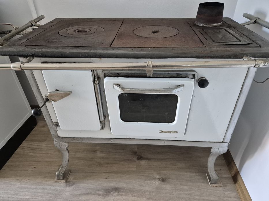 Sobă de gătit Vesta,în stare bună de functionare