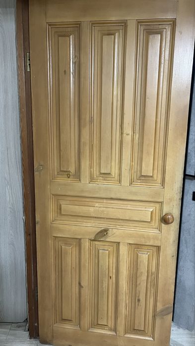 Продам межкомнатные  двери дерево