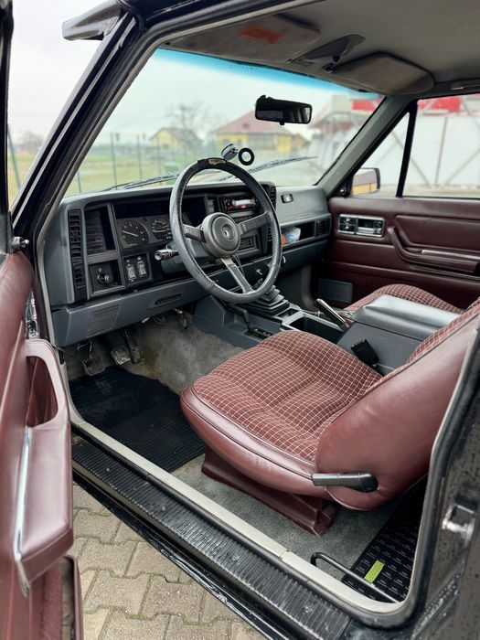 Vand / schimb Jeep XJ /Autoutilitar / 2.1 Diesel