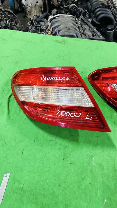 W204 задний левая фонарь авторазбор мерседес бу оригинал запчасть