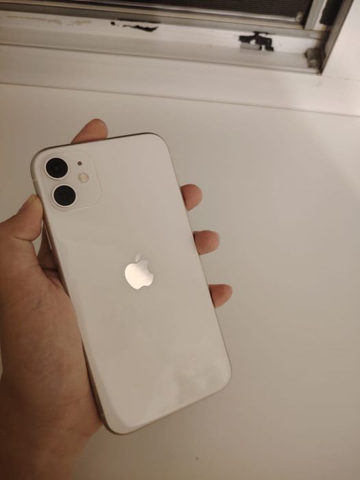 iPhone 11 white 128 gb