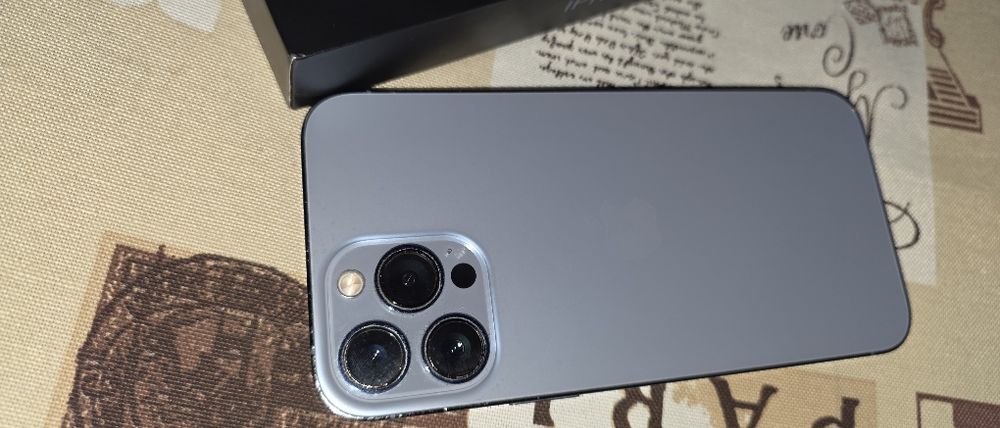 Iphone 13 pro max 128 GB + 4 протектора и 2 кейса