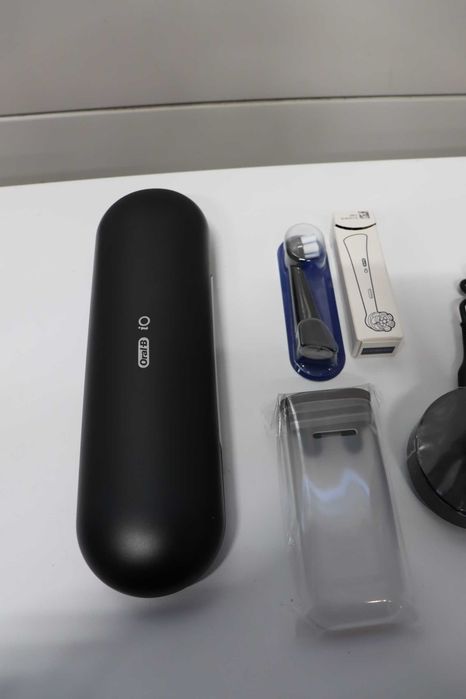 Електрическа четка за зъби ORAL B IO 10 GOLD BLUETOOTH, ЗЛАТЕН, лек козметичен ДЕФЕКТ