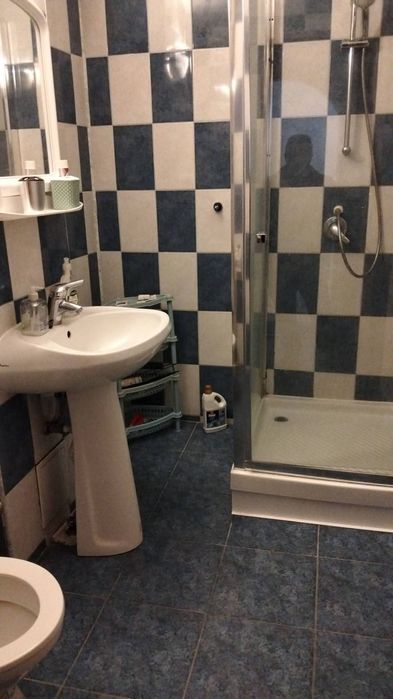Proprietar închiriez apartament cu trei camere