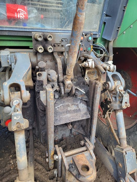 Dezmembrez  tractor Fendt 824