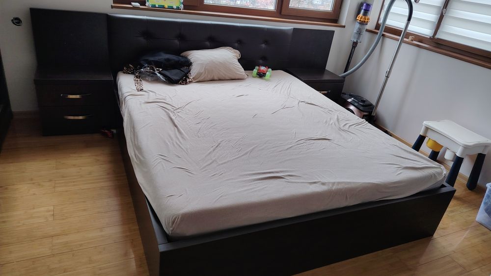 Спалня с 2 нощни шкафчета160/200