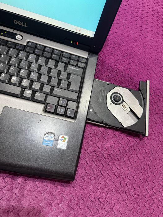 Лаптоп DELL D520