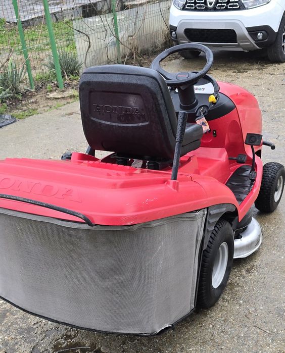 Tractoras gazon iarba Honda 2315