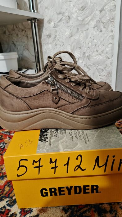 Кросовки обувь продам