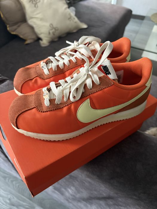 Adidasi nike,marime 38,culoare portocaliu,ca si noi