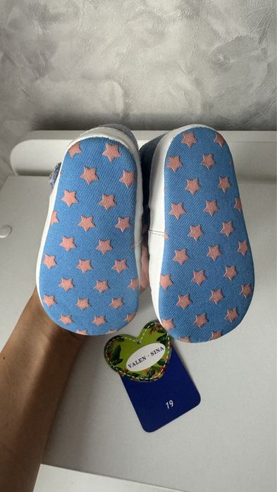 Продам детскую обувь