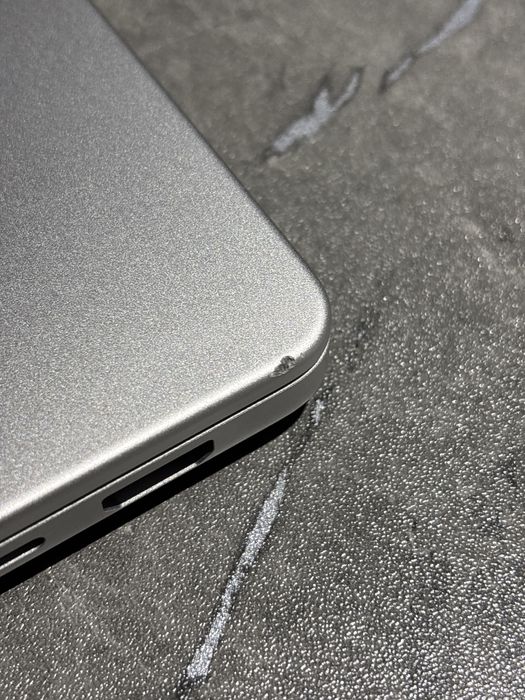 Mac book pro 14. M5 chip 16/512gb