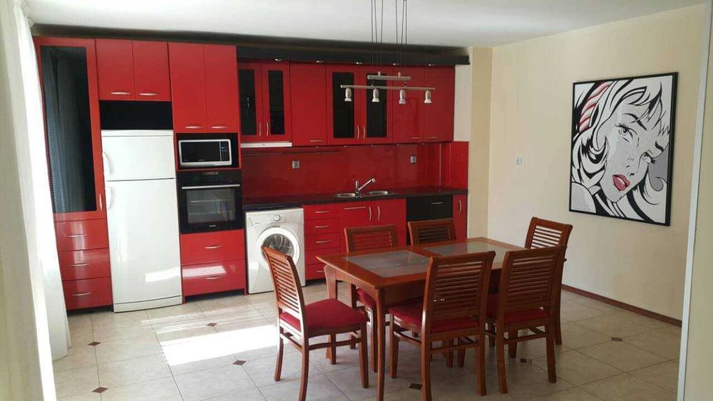 Дава се под наем Тристаен апартамент в Пловдив, Младежки Хълм - 120 кв.м за 540 € - Снимка #1