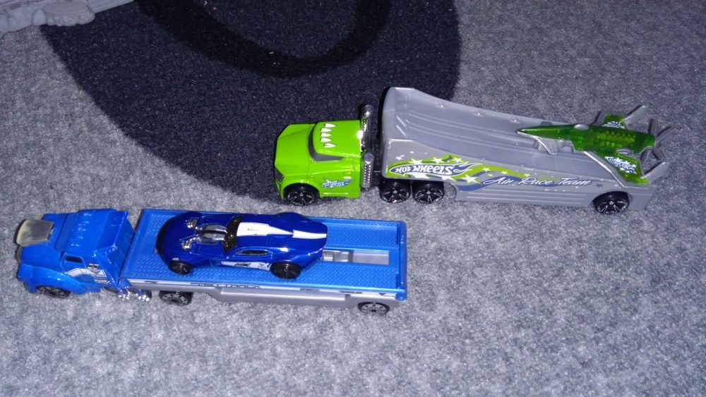 Hot Wheels писти и колички