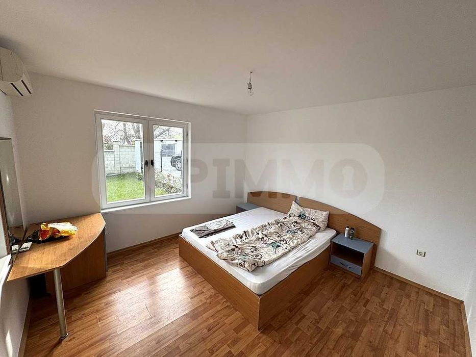 Просторна къща с басейн в село Рогачево