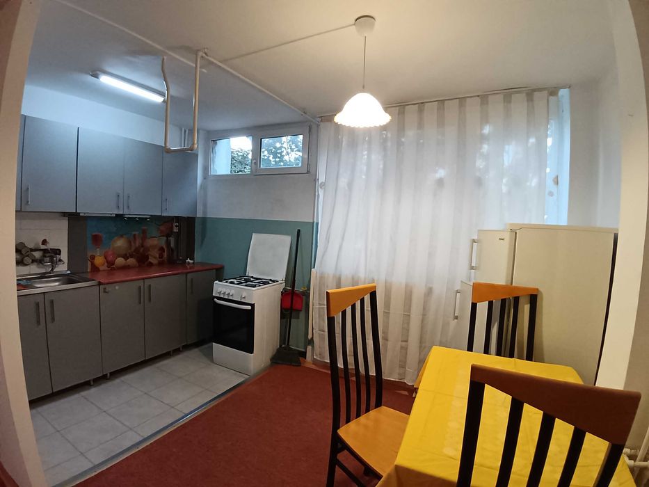 Închiriez garsoniera